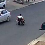«Descarado» roba silla de ruedas a discapacitado y escapa en ella en Chile 10 años de cárcel por robar silla de ruedas en Chile