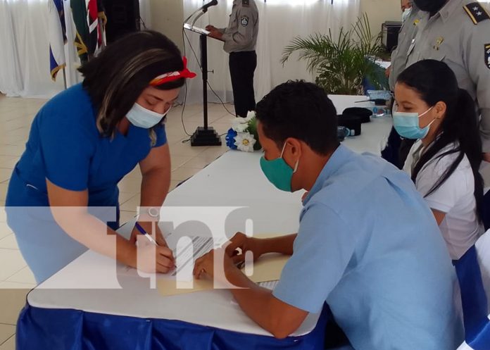 Bachilleres privados de libertad de La Modelo reciben bono complementario