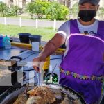 Disfrute de un pescado frito en la Feria del Mar, en Managua