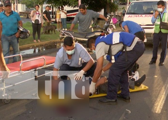 Peatón entre la vida y la muerte al ser arrollado por una motocicleta en Managua