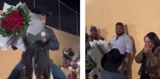Novio llega a pedir matrimonio montado en un caballo