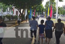 Familias de Managua visitan a deudos en el Cementerio General En el cementerio General se habilitó un puesto médico