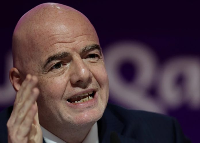 Presidente de FIFA tacha de hipócritas a los europeos por criticar a Qatar
