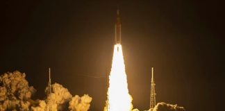 La NASA lanza con éxito un megacohete a la Luna