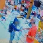 Entró a pedir un lápiz y le regalaron una bolsa con útiles