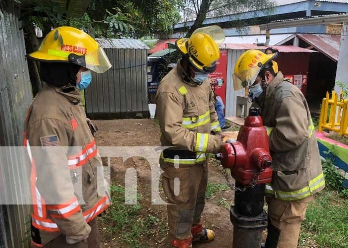 Inspección de hidrantes para prevenir incendios en mercado de Managua
