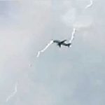 ¡De infarto! En pleno vuelo un rayo golpea un avión en los cielos de Alemania