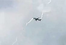 ¡De infarto! En pleno vuelo un rayo golpea un avión en el cielo de Alemania ¡De infarto! En pleno vuelo un rayo golpea un avión en los cielos de Alemania