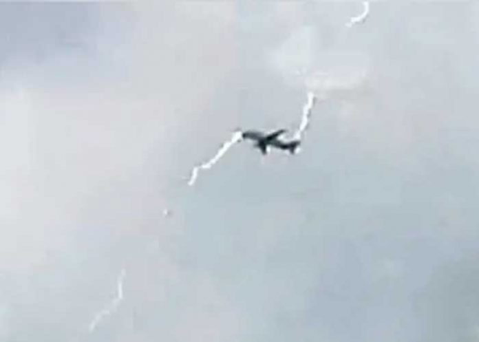 alemania1 ¡De infarto! En pleno vuelo un rayo golpea un avión en los cielos de Alemania