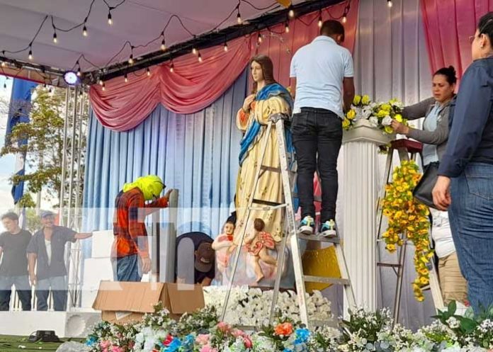 Foto: Instalación de altares en la Avenida Bolívar, Nicaragua / TN8