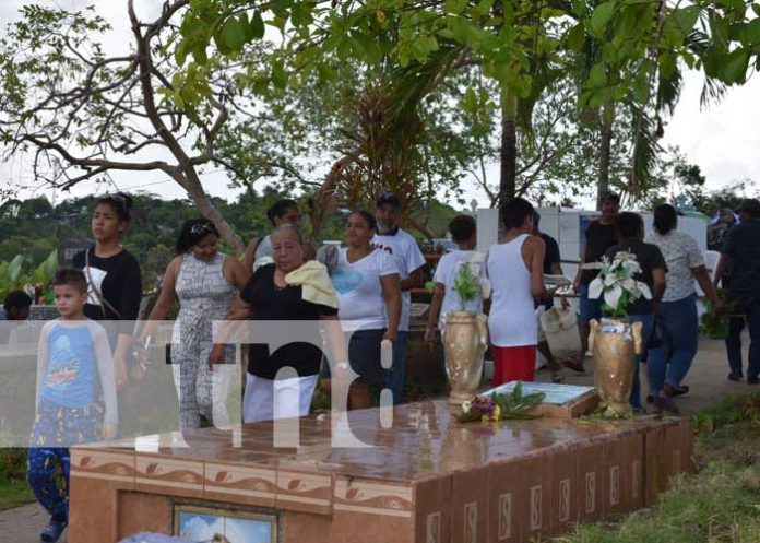 bluu-2 Visita a cementerios de Bluefields y Rivas