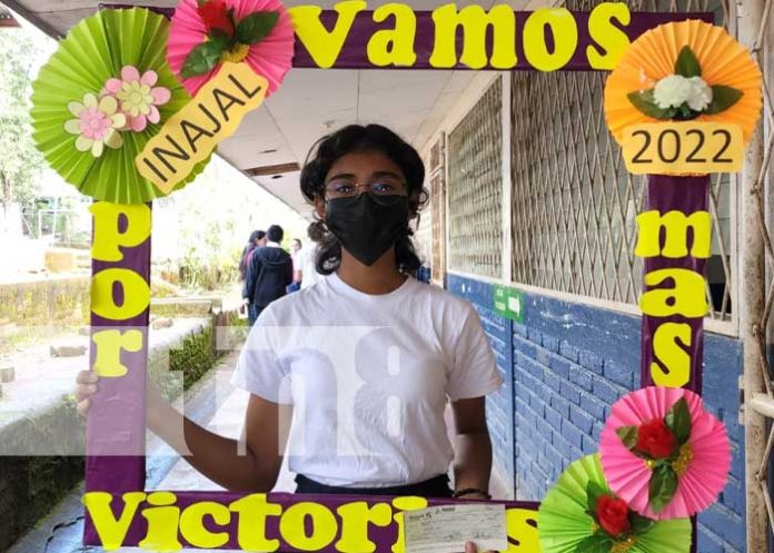 Foto: Entrega de bonos educativos en Jalapa / TN8