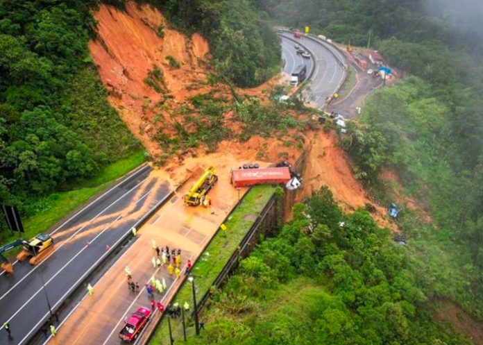2 muertos y decenas de desaparecidos en Brasil