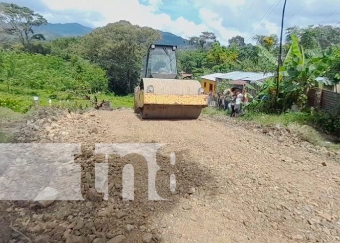 calles2 En Matiguás rehabilitan caminos para el beneficio de las familias