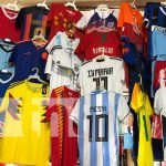 La fiebre mundialista ya está en el Mercado Roberto Huembes Camisas del Mundial de Fútbol en el Mercado Roberto Huembes