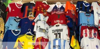 Camisas del Mundial de Fútbol en el Mercado Roberto Huembes
