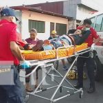 Imprudencia de caponero provoca accidente con motorizado en Managua Accidente en Managua por el choque de un motorizado con una caponera