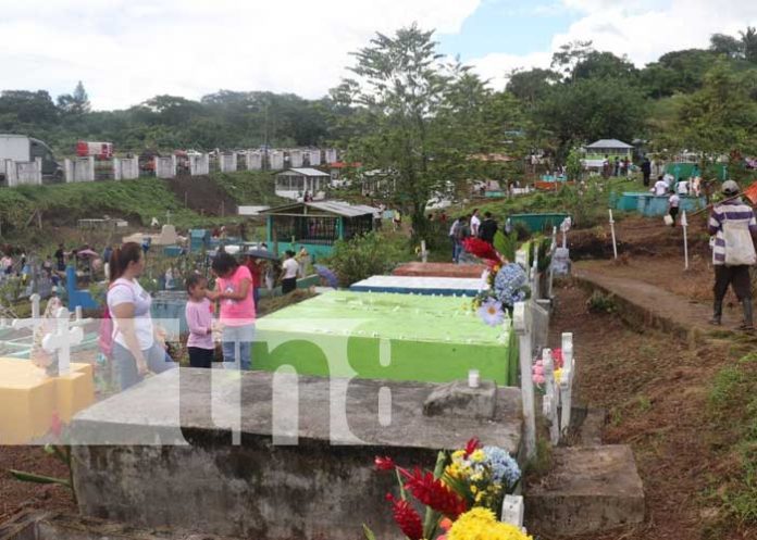 cem-suna-2 Cementerio de Siuna recibe la visita de familias