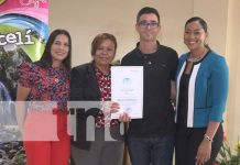 Entregan certificados a dueños de centros turísticos en Estelí Entrega de certificados a negocios turísticos en Estelí /