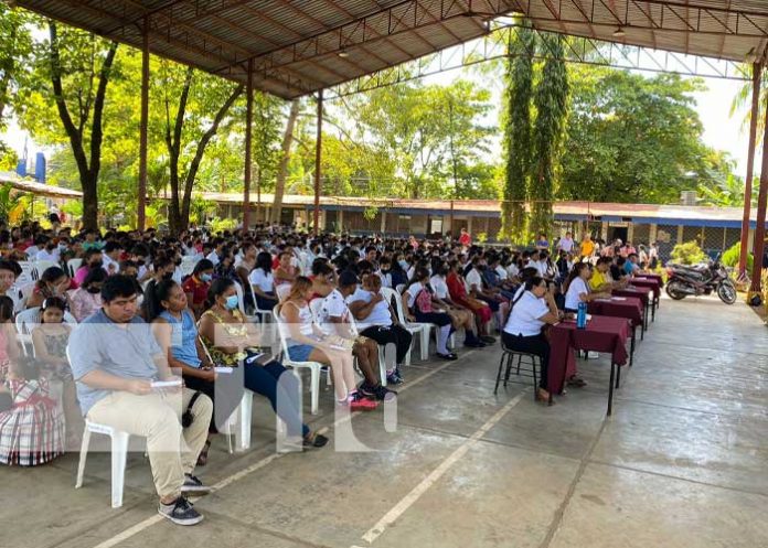 chin-2 Foto: Entrega de bonos de bachiller para estudiantes de Chinandega / TN8