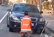 ¡Humillante! Obligan a barrendero a arrodillarse por ensuciar carro de lujo