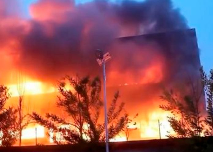 Incendio en una fábrica en el centro de China deja al menos 36 muertos
