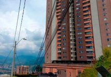 Un hombre agarró a su pequeño hijo y se lanzó de un edifico en Colombia Un hombre agarró a su pequeño hijo y se lanzó de un edifico en Colombia