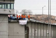Violento motín en una cárcel de Ecuador dejó 12 agentes heridos Violento motín en una cárcel de Ecuador dejó 12 agentes heridos