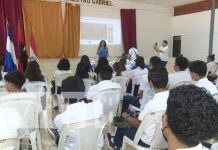 MINED lleva a cabo taller de Fútbol Femenino en un colegio de Managua MINED lleva a cabo taller de Fútbol Femenino en un colegio de Managua