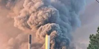 Pánico por intensas llamas tras un incendio en planta química en Georgia
