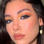 Abandona la universidad para hacer tutoriales de maquillaje