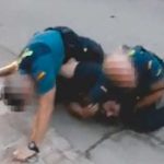 Agentes de la Policía de España matan brutalmente a un hombre (VIDEO) Agentes de la Policía de España matan brutalmente a un hombre (VIDEO)