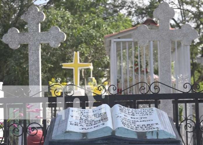 Visitan a los deudos en el cementerio de Estelí