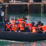 Francia y Reino Unido aumentan las fuerzas para frenar la migración Francia y Reino Unido aumentan las fuerzas para frenar la migración