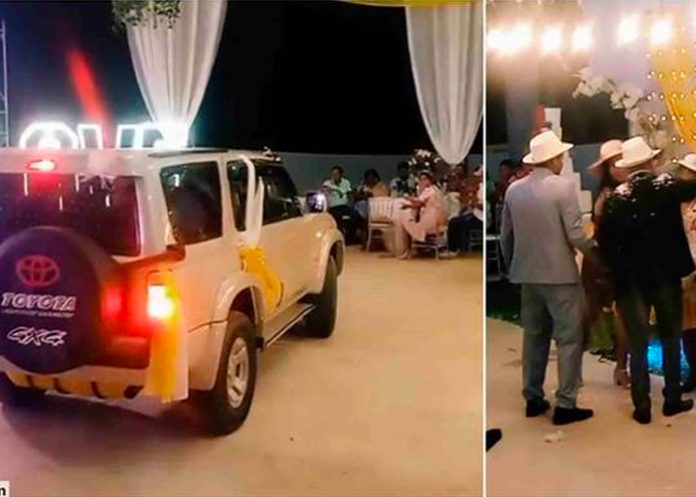 Pareja de recién casados recibió un 4x4 de su padrino
