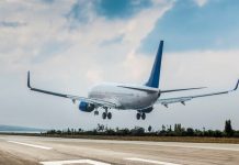 ¡De terror! En pleno vuelo hacia Francia un hombre violó a una azafata