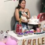 Gran fiesta para celebrar el primer año de su gatita