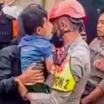 Milagrosamente, rescatan a niño entre los escombros tras sismo en Indonesia Milagrosamente, rescatan a niño tras dos días bajo los escombros en Indonesia