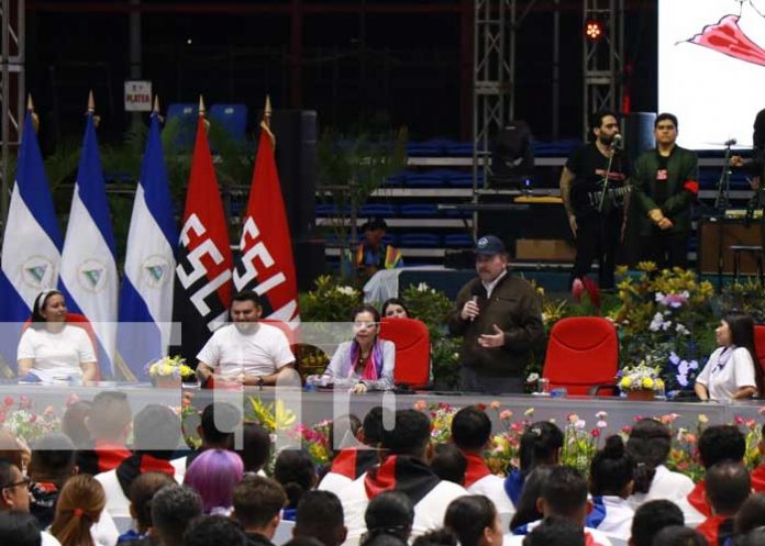 Acto del Congreso Nacional de Juventud Sandinista, presidido por el Comandante Daniel Ortega en Nicaragua