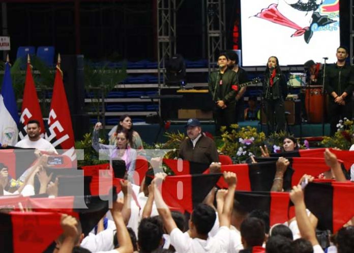 juve-5 Acto del Congreso Nacional de Juventud Sandinista, presidido por el Comandante Daniel Ortega en Nicaragua