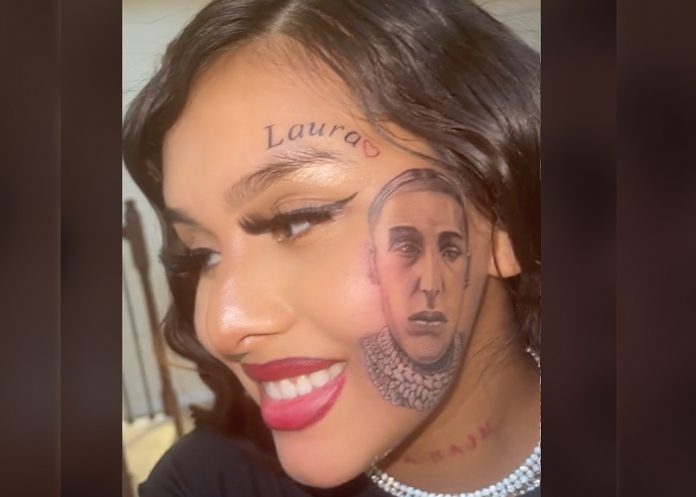 Se tatuó a su exnovio tras enterarse de que le fue infiel