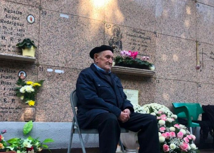 manolo Hombre de 91 años visita todos los días la tumba de su esposa
