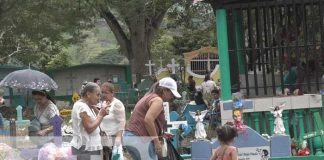 Familias de Matiguás y Masaya visitan los cementerios