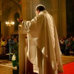 En México un cura «berrinchudo» dejó plantados a los novios porque graban misa En México un cura "berrinchudo" dejó plantados a los novios porque graban misa