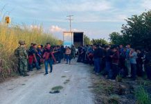 Abandonan a su suerte dentro de un camión a 82 migrantes en Chiapas Abandonan a su suerte dentro de un camión a 82 migrantes en Chiapas