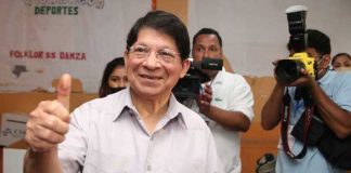 Canciller de Nicaragua: «Se elige a las autoridades en plena libertad, en paz» Canciller de Nicaragua, Denis Moncada, ejerce su derecho al voto