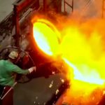 Trabajador «muere derretido» al caer en hierro fundido en Estados Unidos Empleado cae en contenedor de hierro fundido en Estados Unidos
