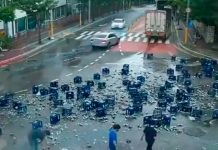 Insólita reacción de personas al ver miles de cervezas tiradas en la calle