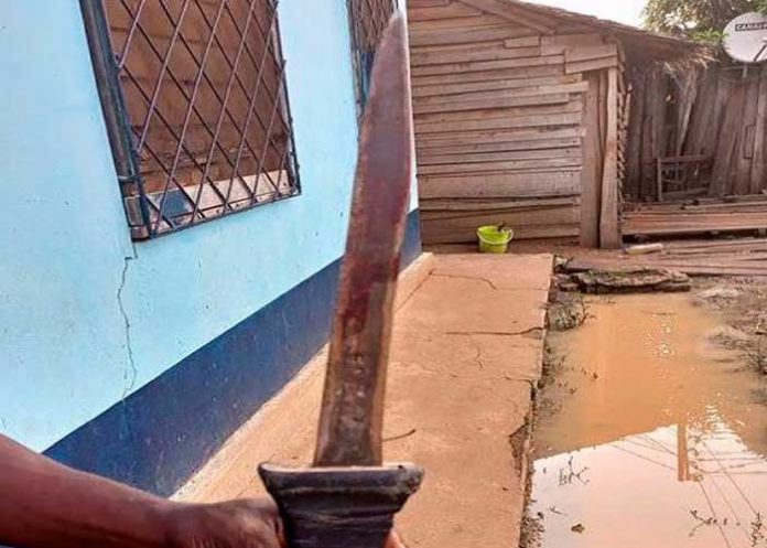 Degolló a su hijo porque 