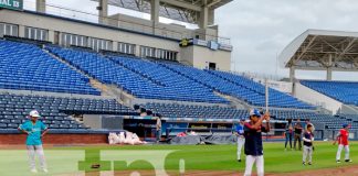 Niños y adolescentes de Managua visitan el nuevo estadio Dennis Martínez